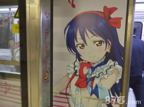 Love Live！学园偶像祭地铁车身展示1